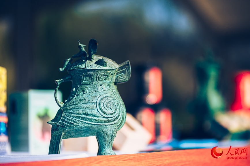 文創(chuàng)產(chǎn)品。人民網(wǎng)記者 慎志遠(yuǎn)攝