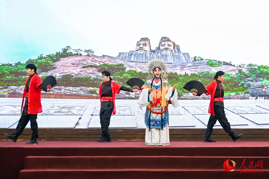 現(xiàn)場(chǎng)節(jié)目紛呈。人民網(wǎng) 霍亞平攝