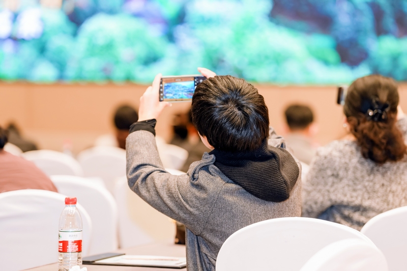 6、與會嘉賓記錄精彩內(nèi)容。