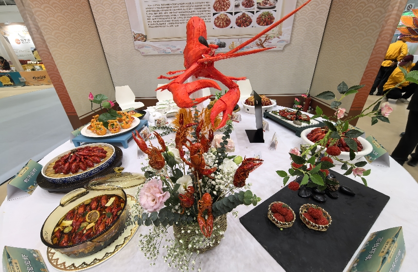 現(xiàn)場(chǎng)展出的小龍蝦。