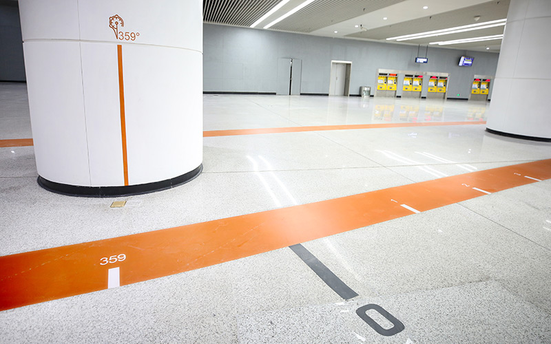 乘客可通過顏色和刻度精準確定自己所處的位置