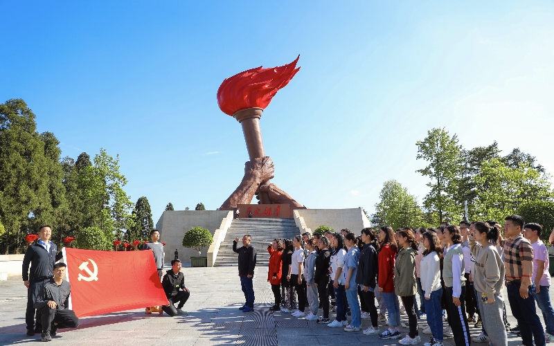 武漢卷煙廠連續(xù)五年開展“星火計劃”優(yōu)秀年輕員工培訓(xùn)班。楊明玥攝