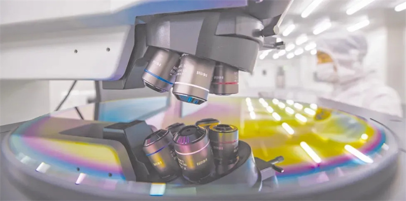 鼎龍控股光顯材料生產(chǎn)線