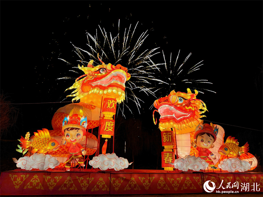 玫瑰園里賞彩燈看民俗