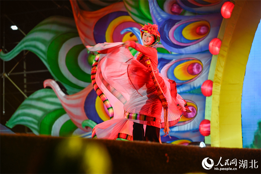 玫瑰園里賞彩燈看民俗【8】