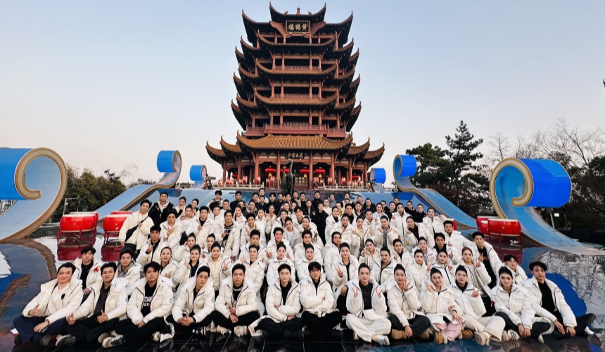 武漢工商學(xué)院110名學(xué)子首登央視春晚舞臺就參演了4個節(jié)目【3】