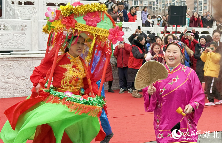 采蓮船表演。人民網(wǎng)記者 周恬攝