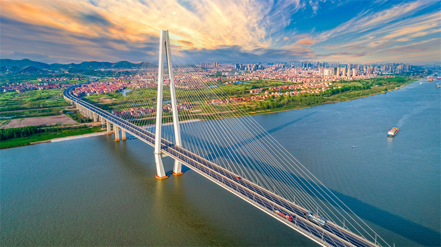 港產(chǎn)城融合發(fā)展示范區(qū)。