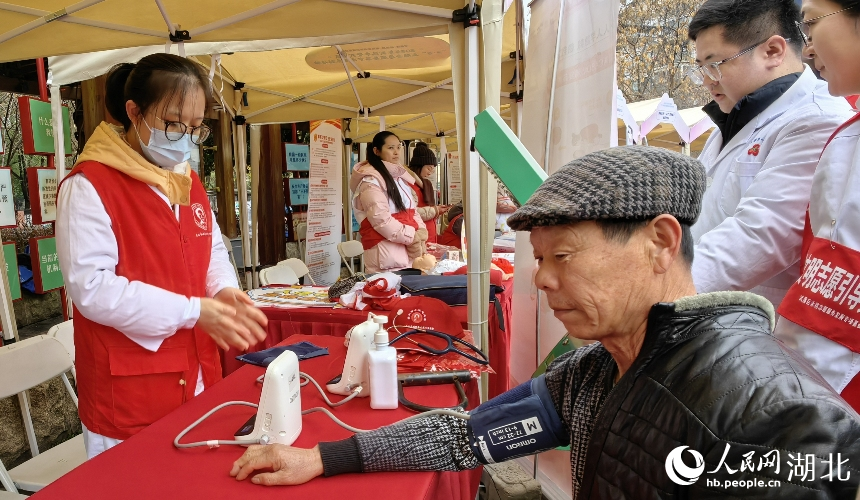 武漢市武昌區(qū):“志愿服務+”溫暖送到家【7】