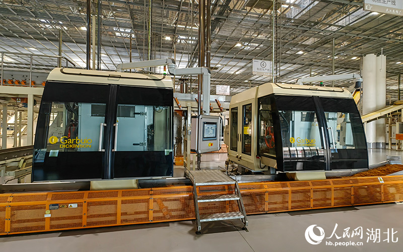 基于數(shù)字孿生技術(shù)的智能生產(chǎn)線。人民網(wǎng)記者 郭婷婷攝