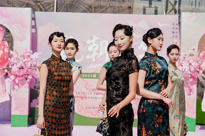 千年古城邂逅漢服花朝 曇華盛景解鎖春日浪漫