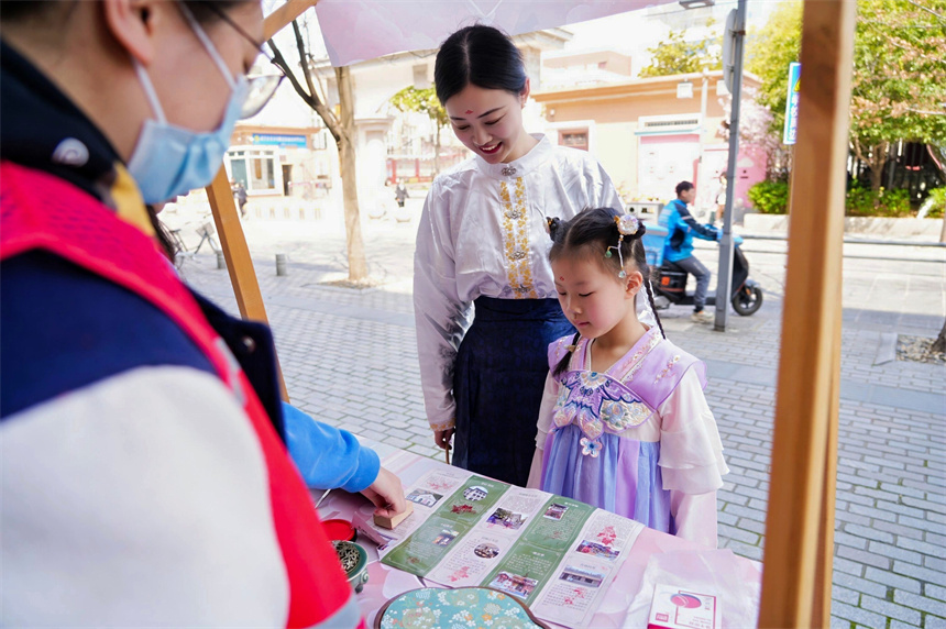 千年古城邂逅漢服花朝 曇華盛景解鎖春日浪漫