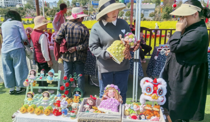 萬人“趕花集”!湖北咸安開啟油菜花狂歡季【2】