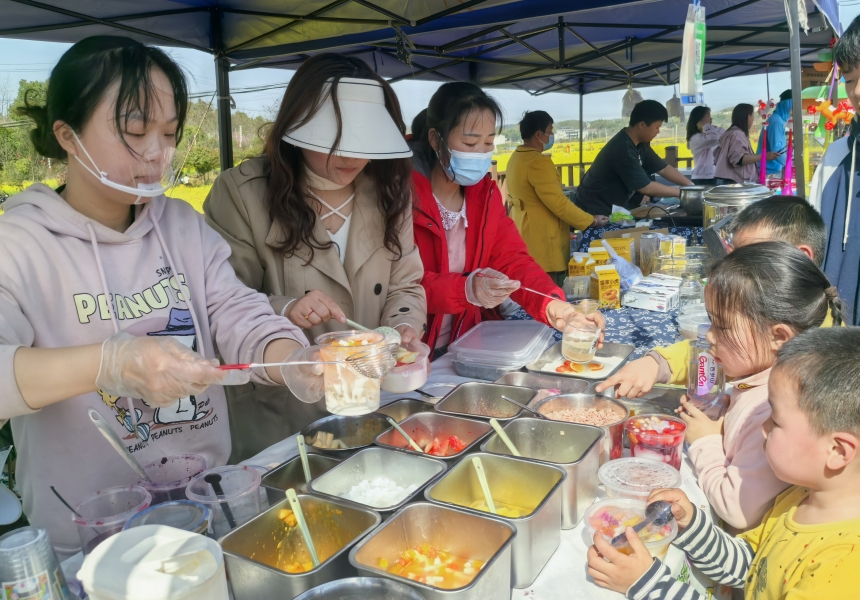 萬人“趕花集”！湖北咸安開啟油菜花狂歡季【7】