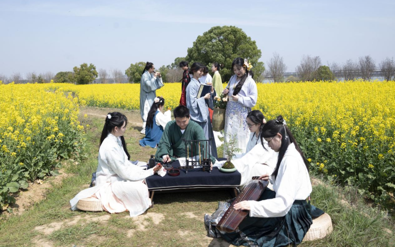 傳統(tǒng)文化游園會(huì)。