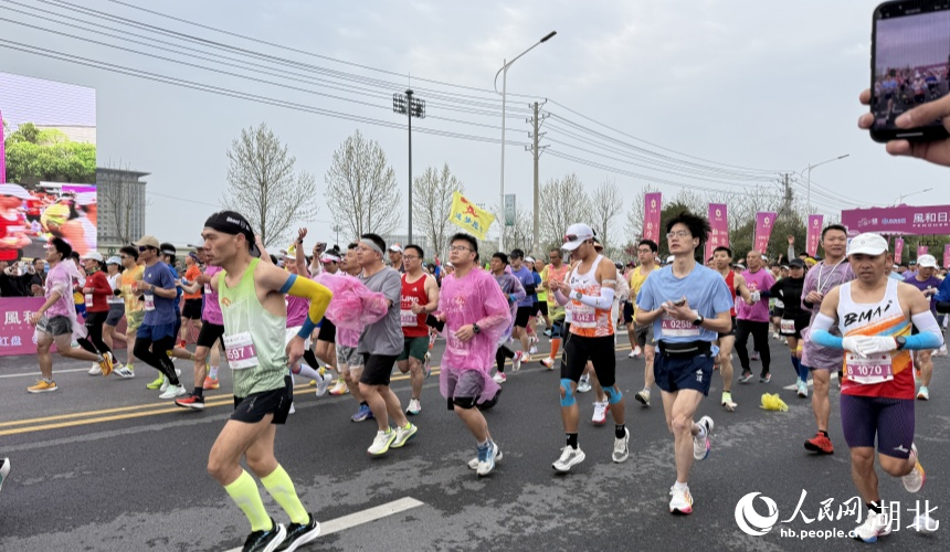 燃情開跑。人民網(wǎng)記者 張雋攝