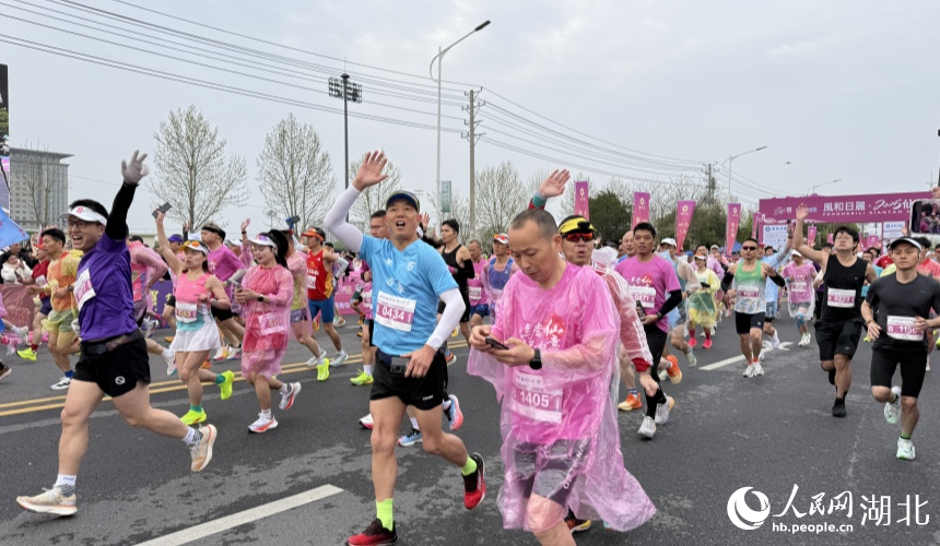 燃情開跑。人民網(wǎng)記者 張雋攝