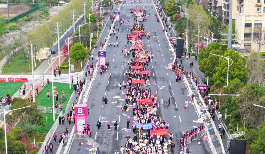 燃情開跑。仙桃馬拉松組委會(huì)供圖