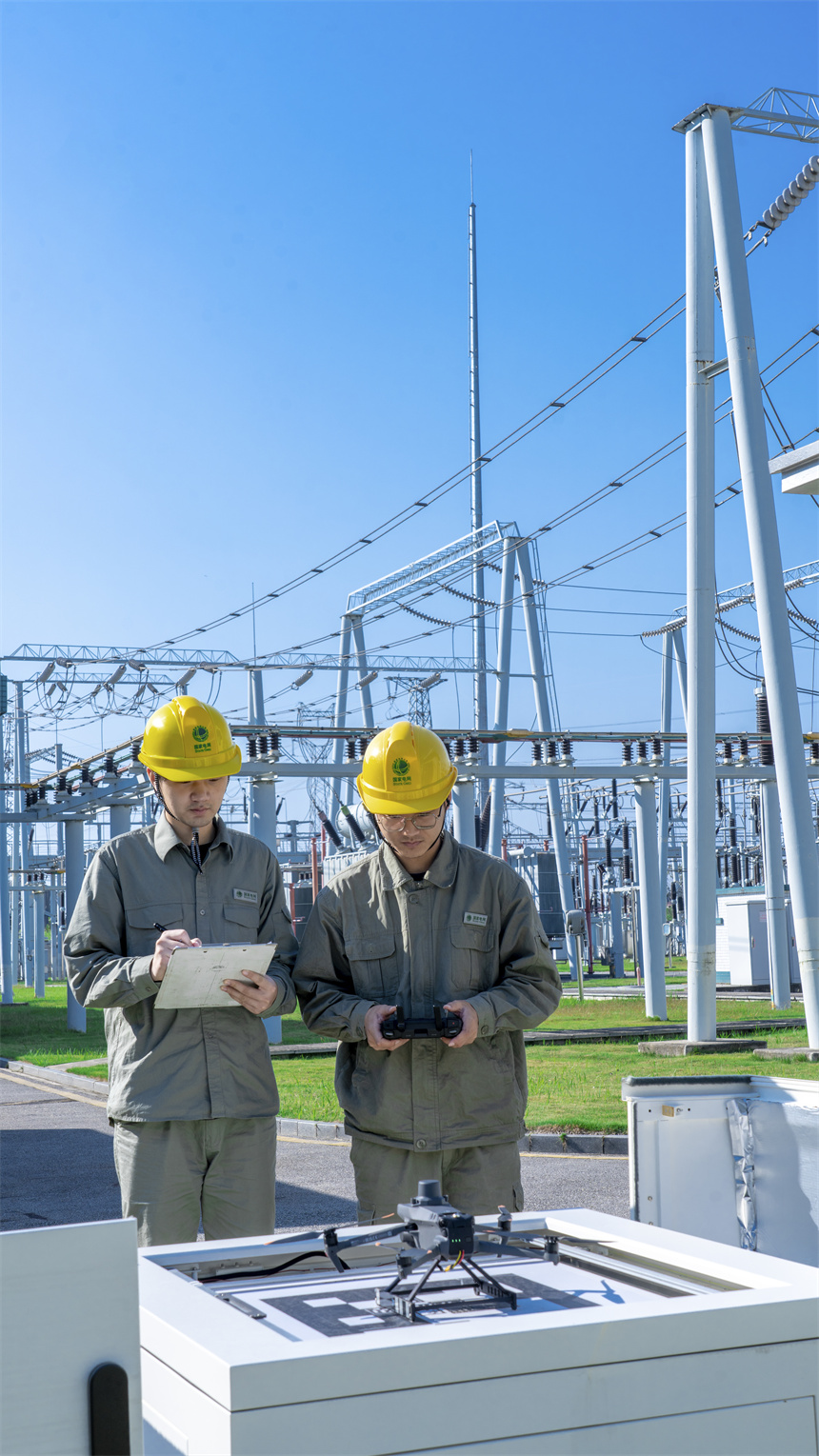 湖北荊州供電應用遠程智能巡視技術“體檢”變電設備
