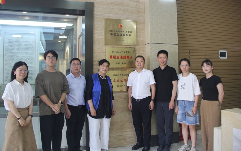 陳光斌教授帶隊(duì)外出調(diào)研學(xué)習(xí)。學(xué)校供圖