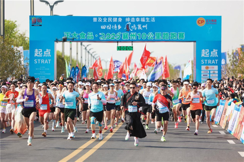 參賽選手沖出起跑線