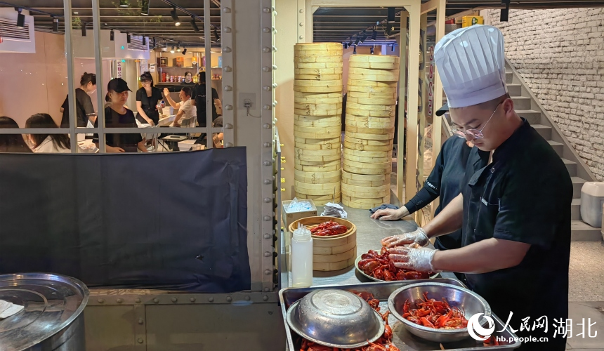 湖北武漢:一只蝦撬動全城消費【6】