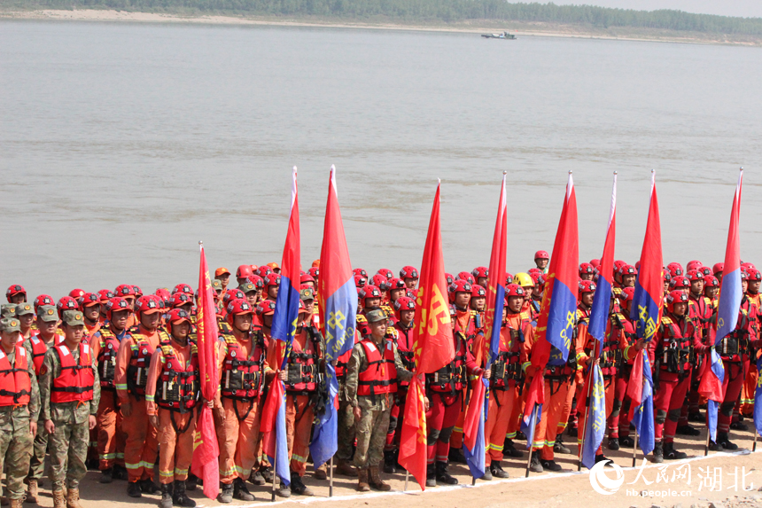 參加演練的各單位力量整齊列隊。人民網(wǎng)記者 張沛攝