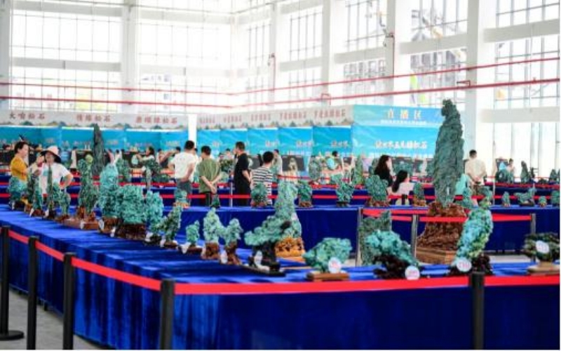  竹山國際珠寶交易中心啟幕。