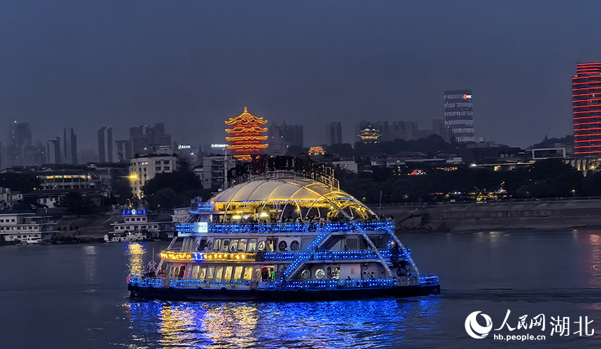 長江游船。人民網(wǎng)記者 周雯攝
