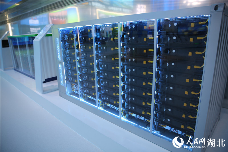 搭載“浸默”電池安全系統(tǒng)的儲能產品。人民網記者 王郭驥攝