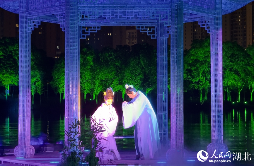 《槐蔭船說》夜游演出。人民網記者 張雋攝