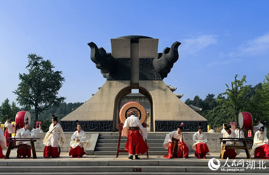 大典現(xiàn)場奏樂。人民網(wǎng)記者 張穎攝