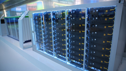 “浸默2.0”！6秒給電池“泡個(gè)澡”“儲(chǔ)能設(shè)備就像一個(gè)巨型‘充電寶’，最怕其中某塊電池‘鬧脾氣’起火，這套系統(tǒng)能在70秒讓它‘泡澡’冷靜?！?/><h3 class=