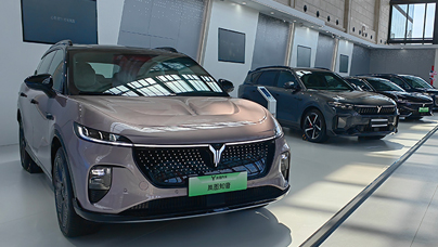 6297項(xiàng)發(fā)明專利背后的“智造”突圍在武漢經(jīng)濟(jì)技術(shù)開發(fā)區(qū)，一座充滿未來感的建筑群格外引人注目——這里是東風(fēng)汽車全球創(chuàng)新中心，被譽(yù)為中國汽車工業(yè)的“智慧引擎”。