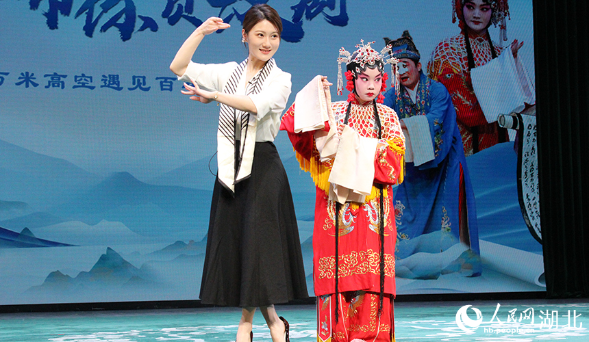 小學(xué)生體驗漢劇魅力