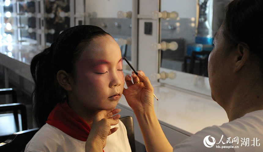 小學(xué)生體驗(yàn)漢劇魅力【2】