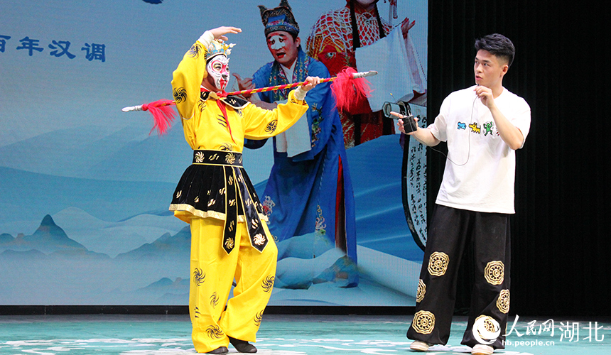 小學(xué)生體驗(yàn)漢劇魅力【3】