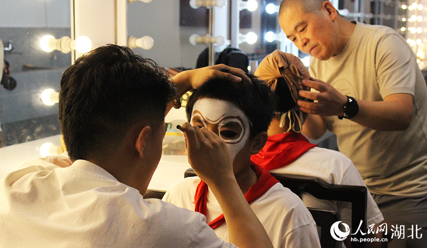 小學(xué)生體驗(yàn)漢劇魅力【6】