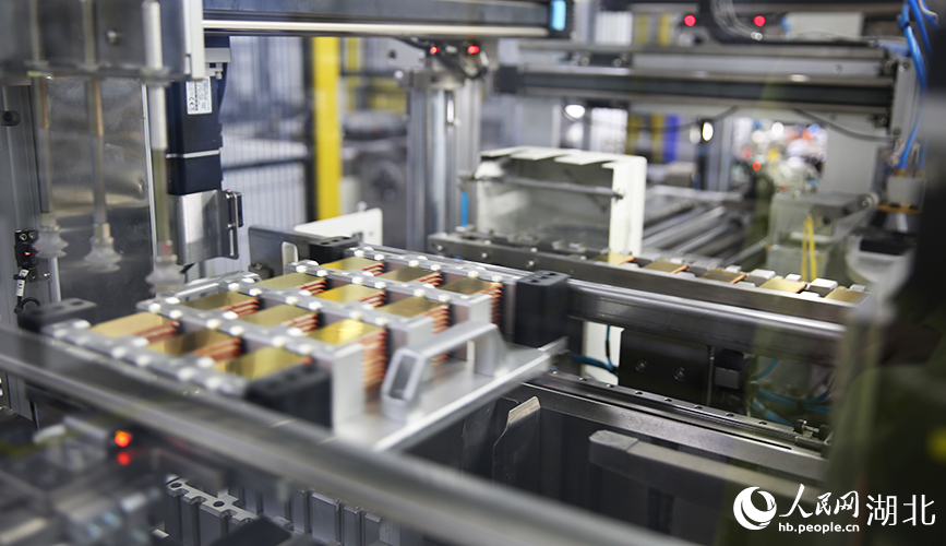 PTC加熱器正在加緊制作中。人民網(wǎng)記者 王郭驥攝