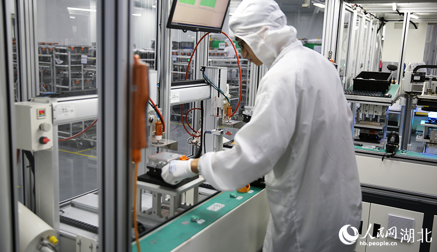 新能源汽車PTC加熱器生產(chǎn)車間。人民網(wǎng)記者 王郭驥攝