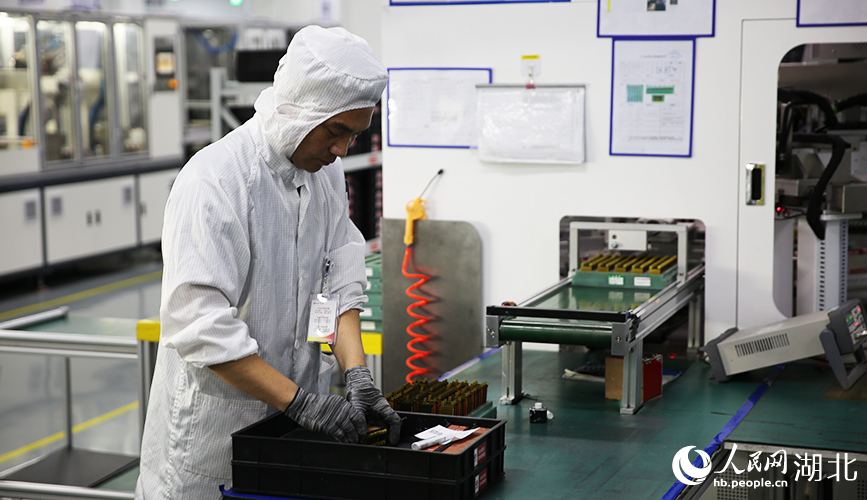 新能源汽車(chē)PTC加熱器生產(chǎn)車(chē)間。人民網(wǎng)記者 王郭驥攝