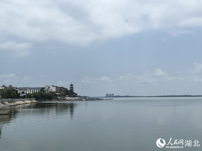 遠(yuǎn)眺梁子島。人民網(wǎng)記者 周雯攝