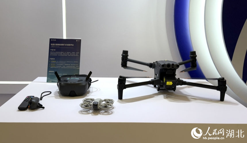 輕量交通基礎設施飛行巡檢平臺。人民網記者 周恬攝