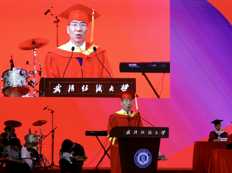 徐衛(wèi)林院士寄語畢業(yè)生。人民網(wǎng)記者 張沛攝