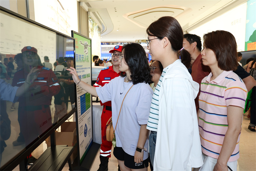 市民積極參與線上急救常識答題。