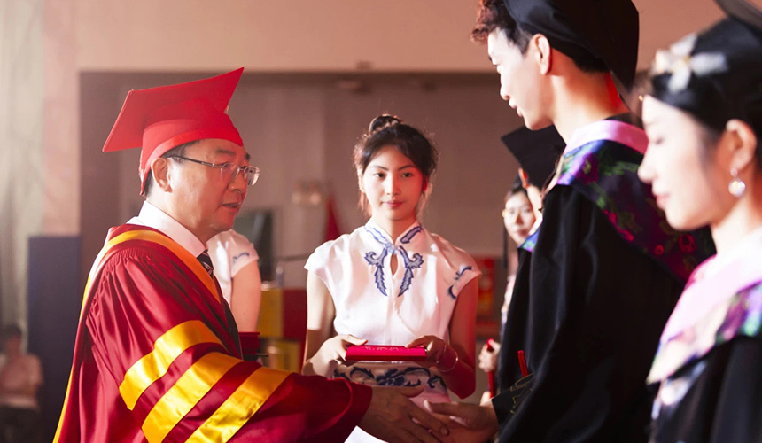 智啟未來 江漢大學舉行2025屆畢業(yè)典禮【2】