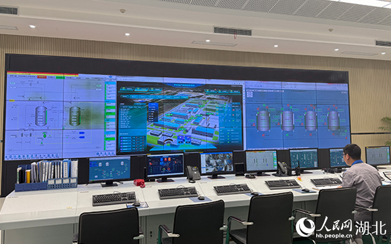 走進企業(yè)智能控制中心。人民網(wǎng)記者 張雋攝