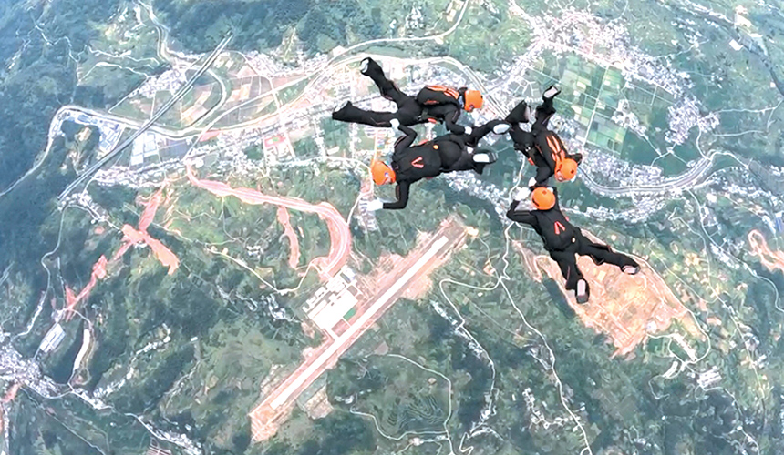 湖北竹山:深山小縣踏上低空賽道【2】