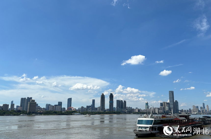 湖北武漢:藍天白云入畫來【3】
