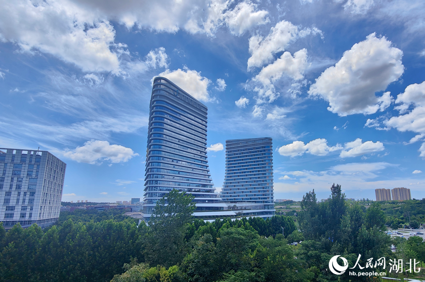 湖北武漢:藍(lán)天白云入畫來【6】